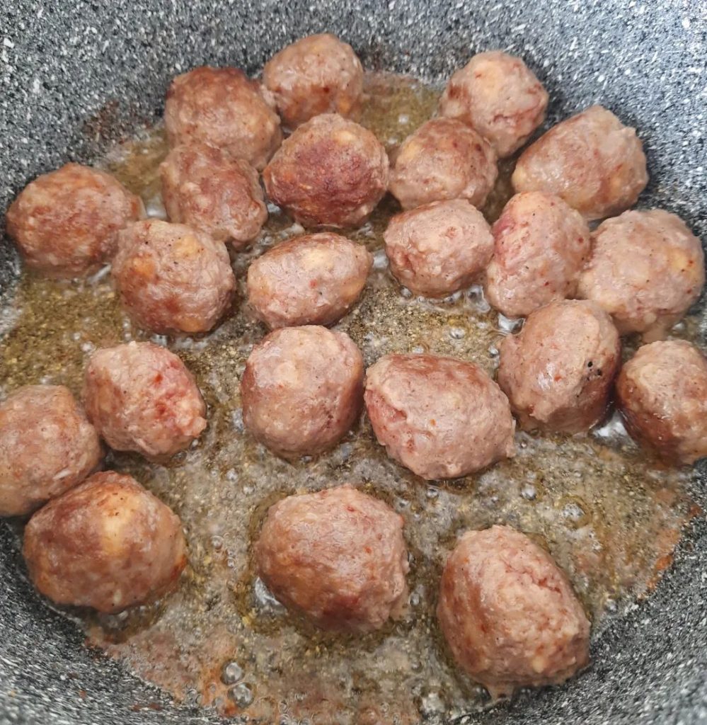 Köfteli Bezelye Yemeği Tarifi