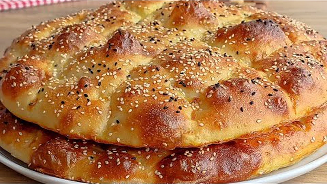 SIRRI HAMURUNDA SADECE UN, SU, TUZ, VE MAYA İLE HERKES EVLERİNDE KOLAYLIKLA RAMAZAN PİDESİ YAPACAK