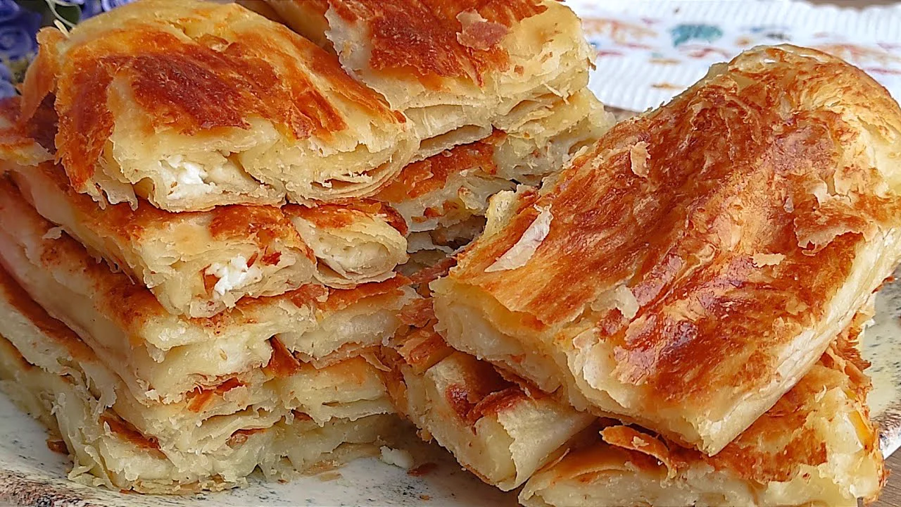 KAÇ TEPSİ YAPSANIZ HEPSİ FIRINDAN ÇIKTIĞI GİBİ BİTER BÖREK TARİFİ KOLAY VE LEZZETLİ