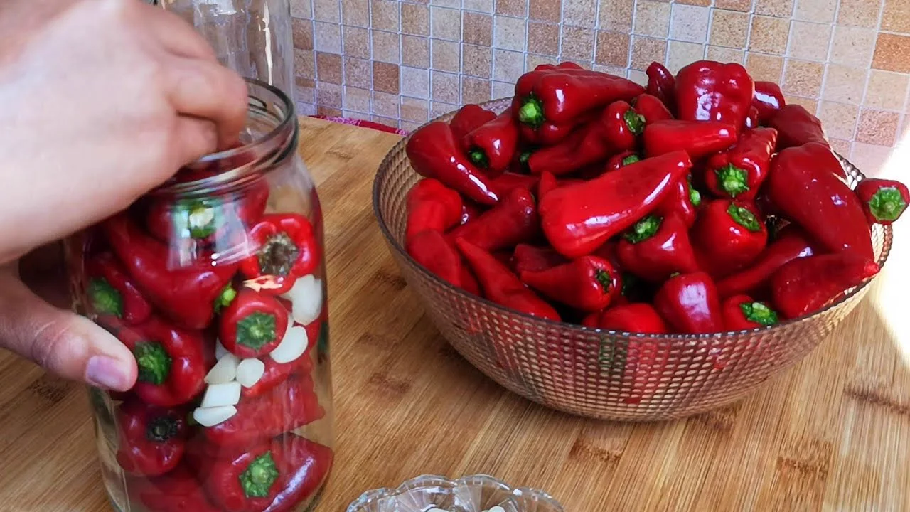 BU BİBERİ GÖRDÜĞÜNÜZ YERDE HEMEN ALIN VE BU TARİFİ DENEYİN KAÇIRMAYIN TURŞU TARİFİ