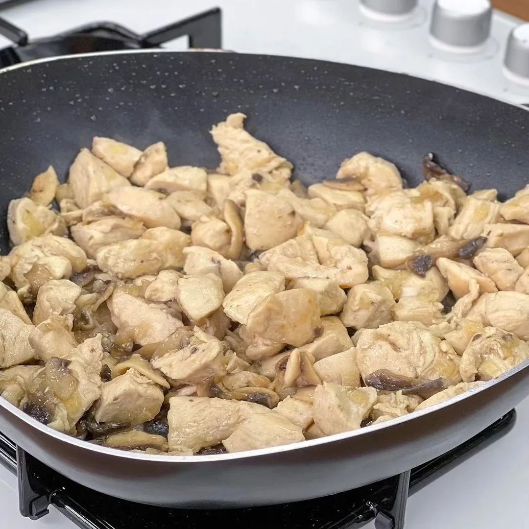 Köri Soslu Mantarlı Tavuk Tarifi