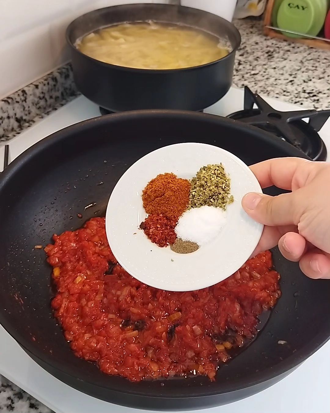 Soslu Kremalı Makarna Tarifi