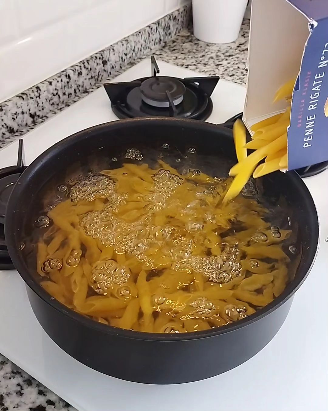 Soslu Kremalı Makarna Tarifi