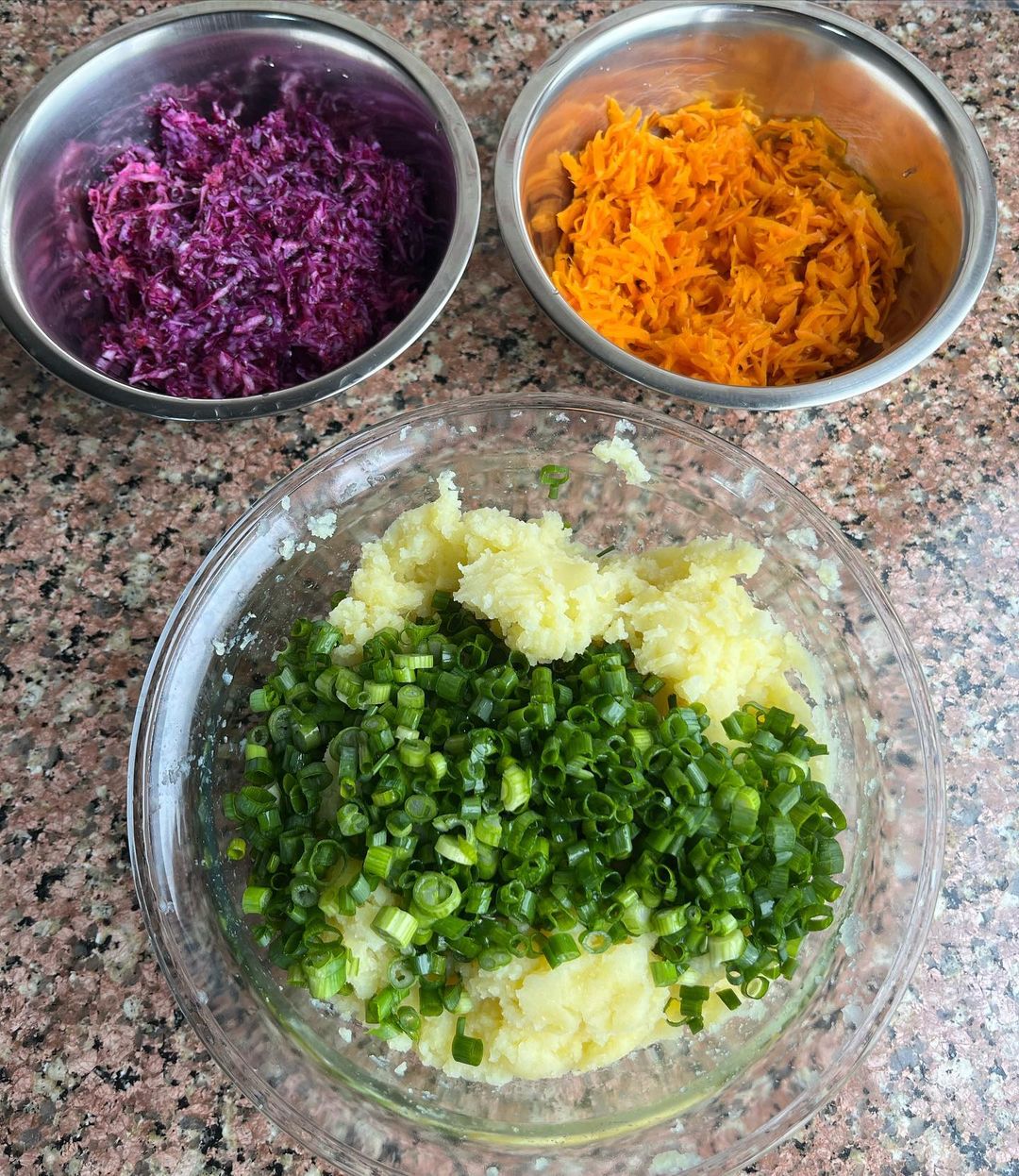 Porsiyonluk Renkli Salata Tarifi