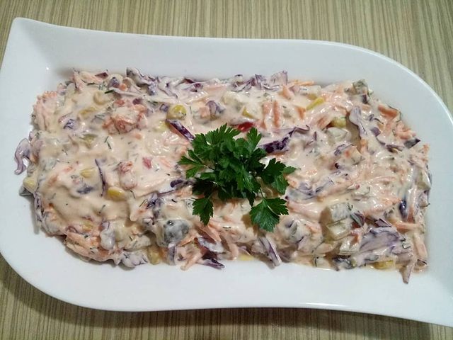 Havuçlu Mor Lahana Salatası Tarifi