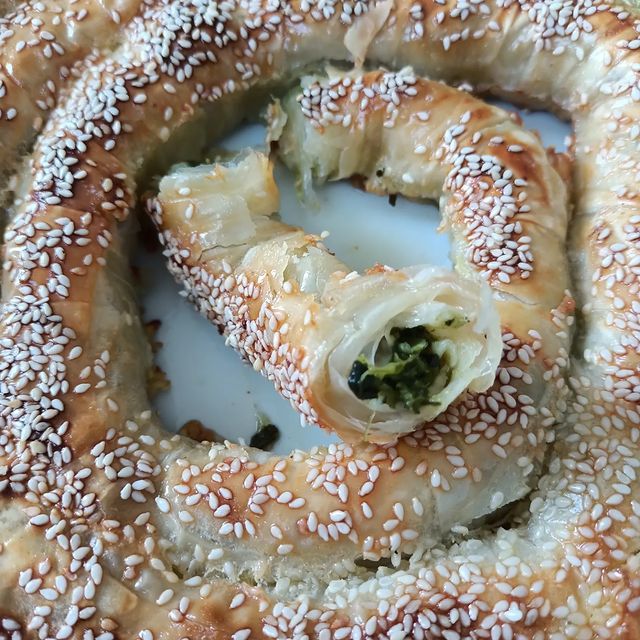 Ispanaklı Tepsi Böreği Tarifi