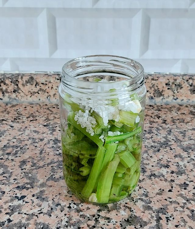 Pazı Sapı Turşusu Tarifi
