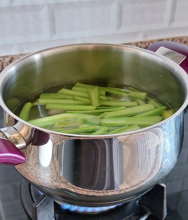 Pazı Sapı Turşusu Tarifi