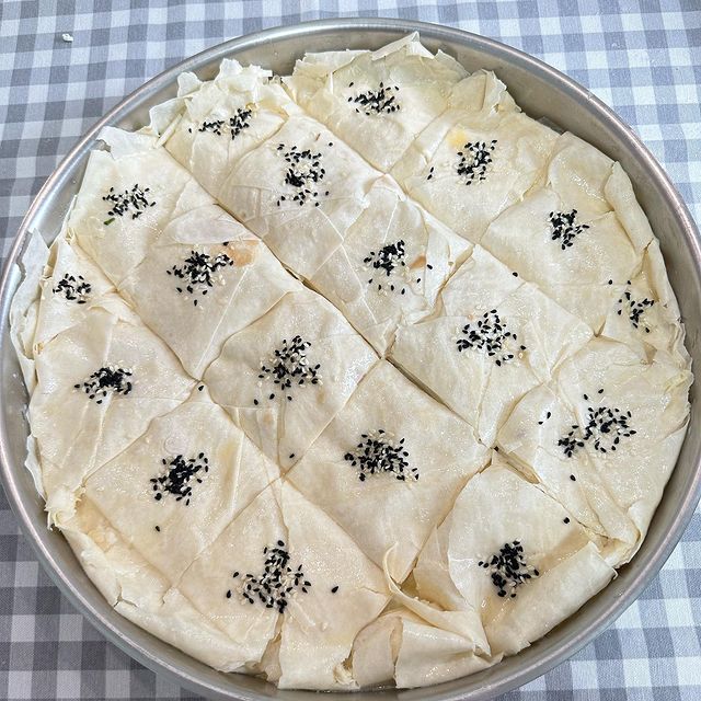 Su Böreği Tadında Hazır Yufkadan Peynirli Börek Tarifi