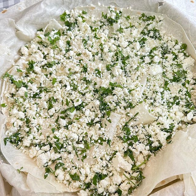 Su Böreği Tadında Hazır Yufkadan Peynirli Börek Tarifi