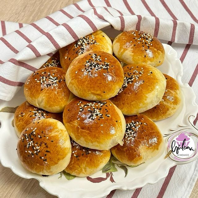 Bayatlamayan Kıymalı Yumuşak Poğaça Tarifi