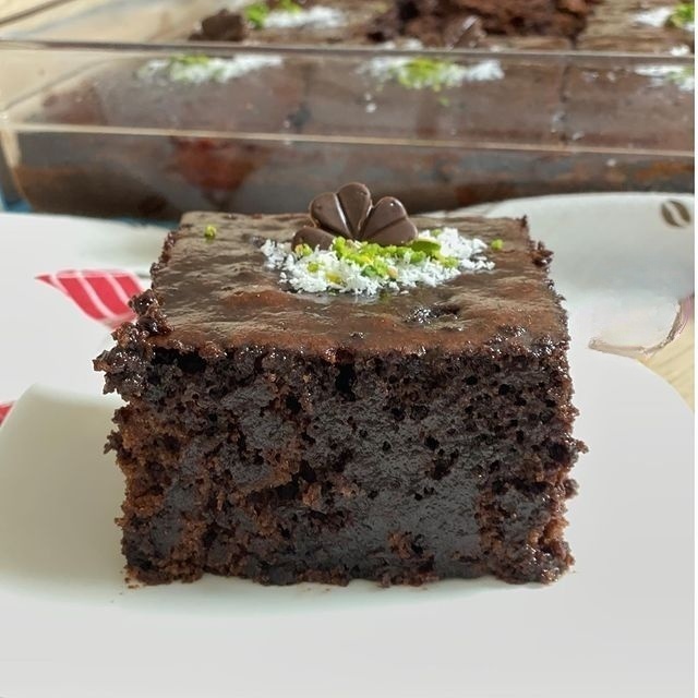 Yumurtasız Sosu ile Islak Kek Tarifi
