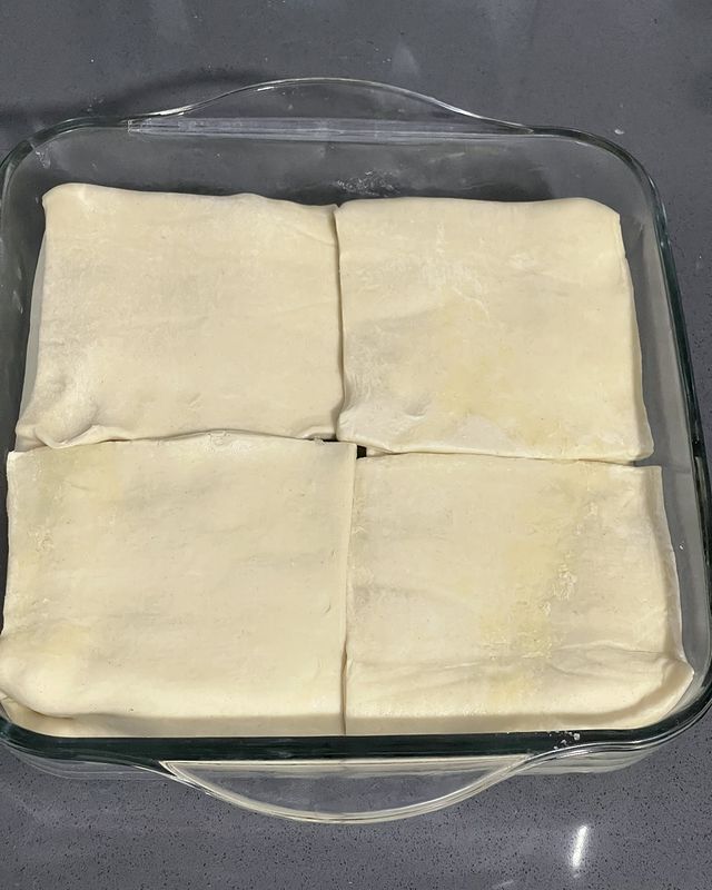 Kıymalı Garnitürlü Milföy Börek Tarifi