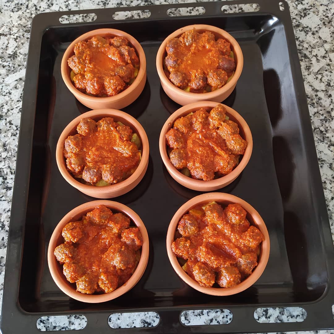 Güveçte Soslu Köfte Tarifi