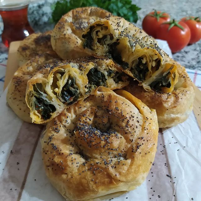 Ispanaklı Gül Böreği Tarifi