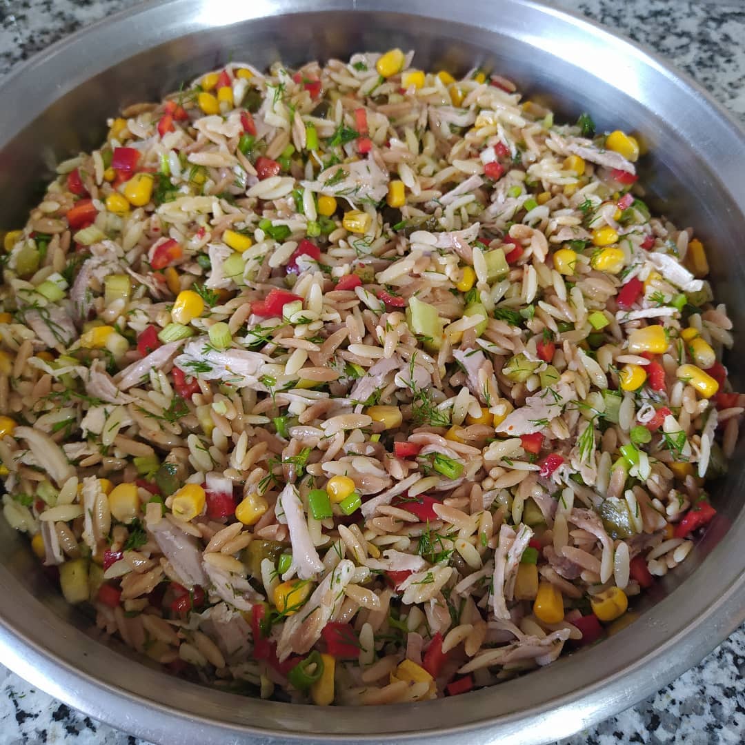 Tavuklu Şehriye Salatası Tarifi