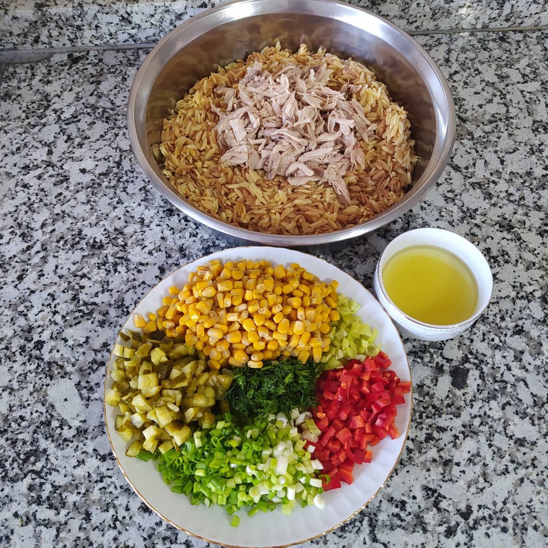 Tavuklu Şehriye Salatası Tarifi