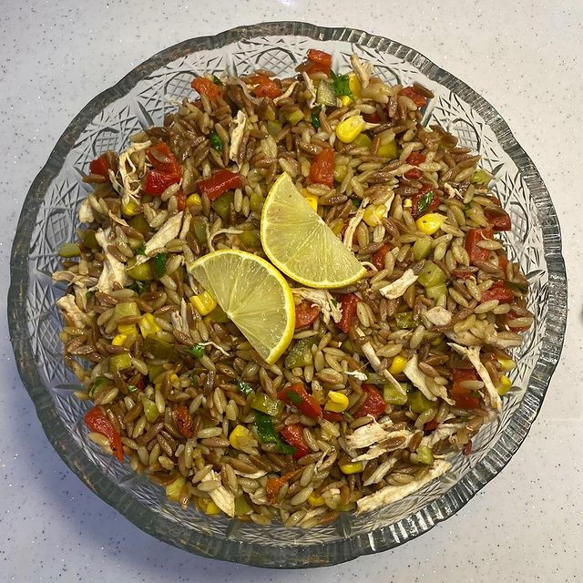 Tavuklu Şehriye Salatası Tarifi