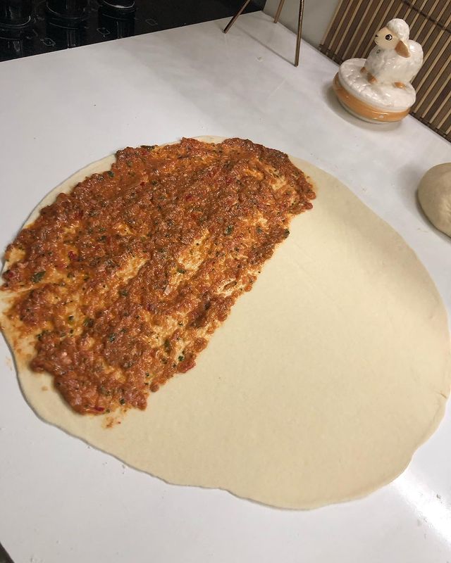 Evde Kapalı Lahmacun Tarifi , Evde Kapalı Lahmacun Tarifi Nasıl Yapılır?