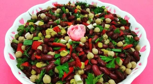 Nohutlu Meksika Fasulyesi Salatası Tarifi