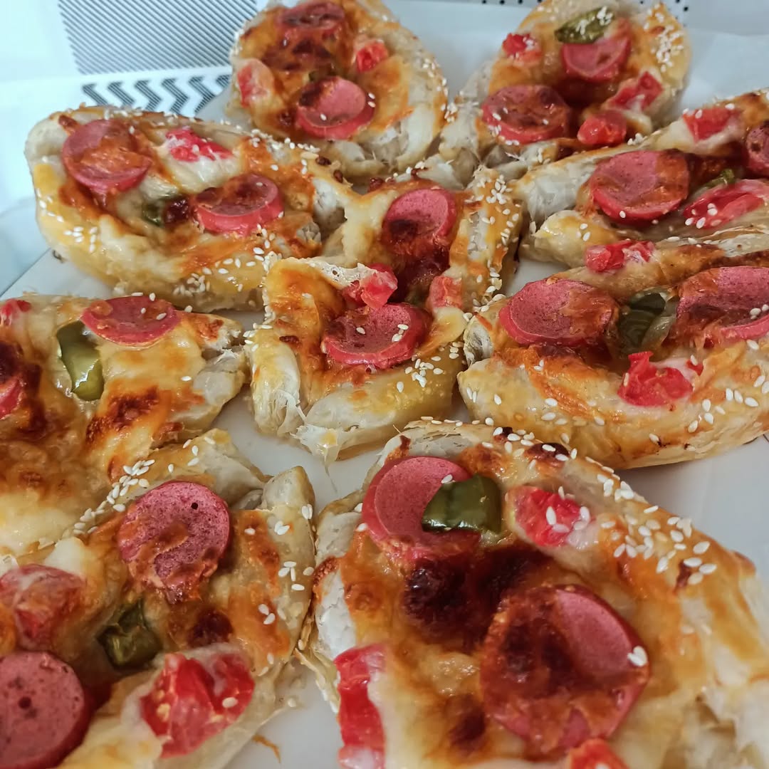 Milföy Hamuruyla Kayık Pizza Tarifi