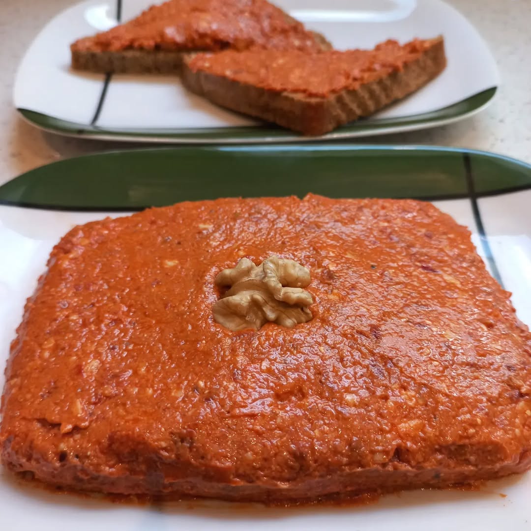 Cevizli Kuru Biberli Muhammara Tarifi