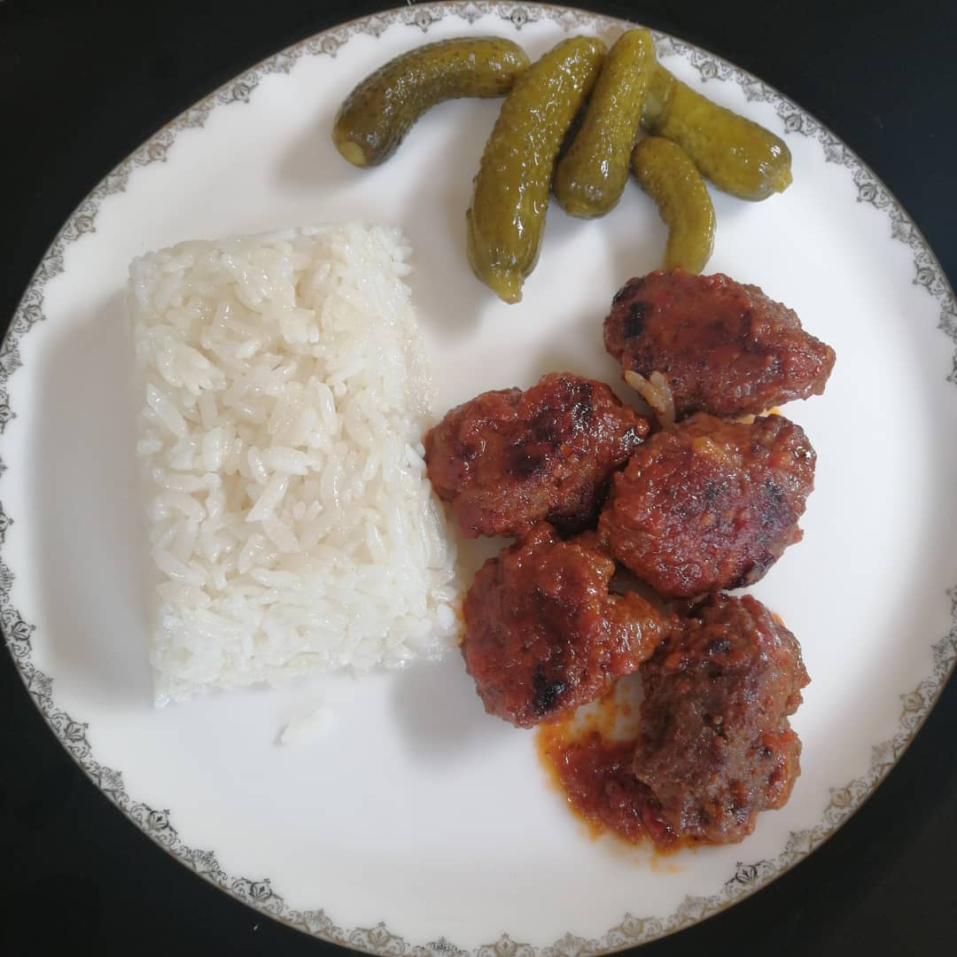 Domates Soslu Köfte Tarifi