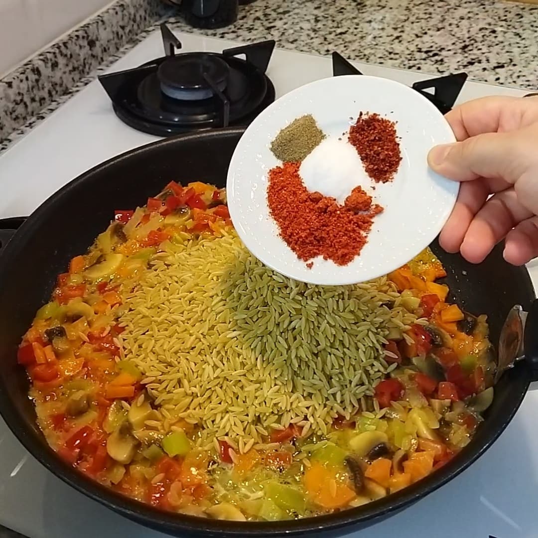 Sebzeli Arpa Şehriye Pilavı Tarifi