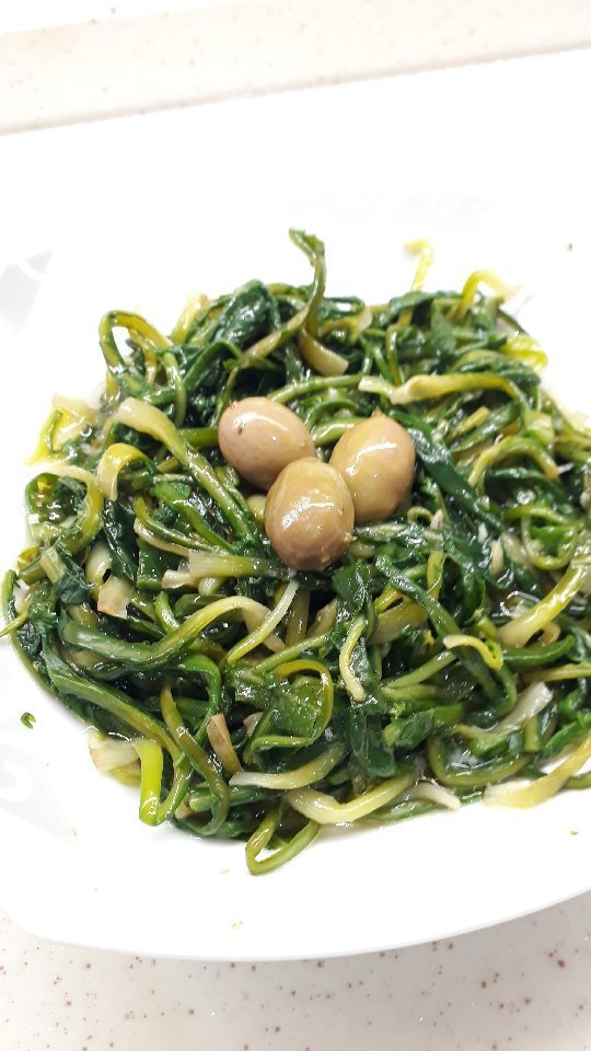 Karahindiba Salatası Tarifi