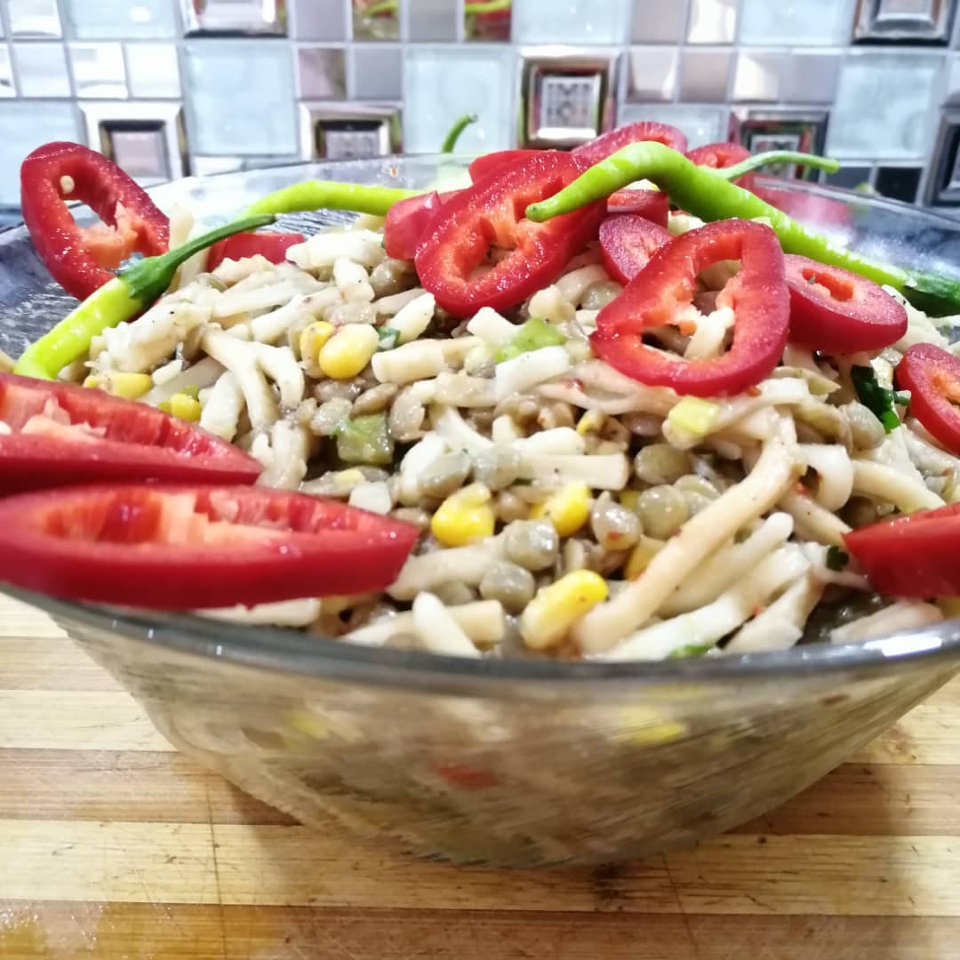 Mercimekli Erişte Salatası Tarifi