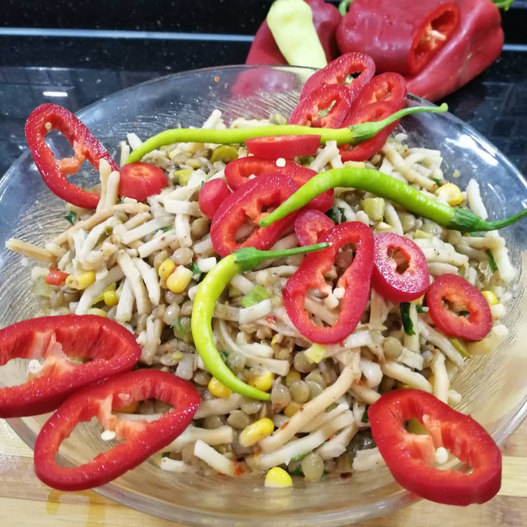 Mercimekli Erişte Salatası Tarifi