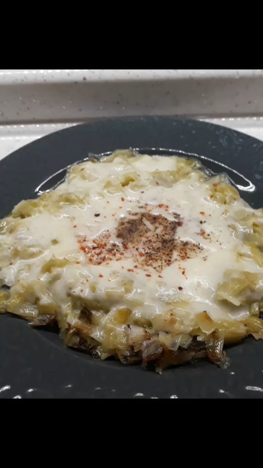 Yumurtalı Pırasa Kavurması Tarifi