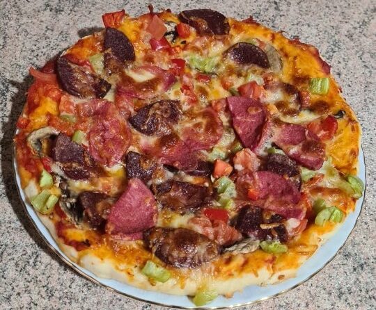 Ev Usulü Karışık Pizza Tarifi
