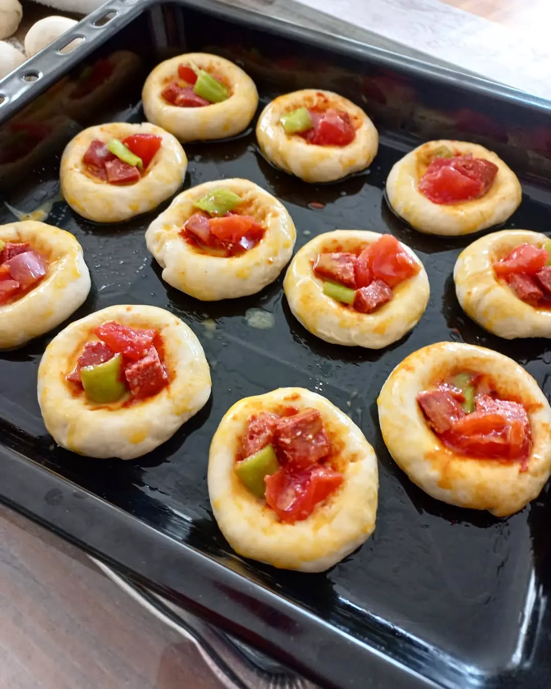 İkramlık Mini Pizza Tarifi