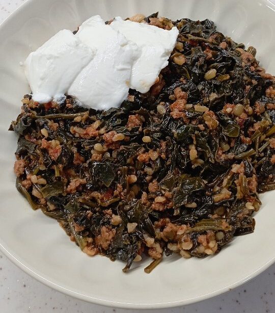Kıymalı Bulgurlu Ispanak Yemeği Tarifi