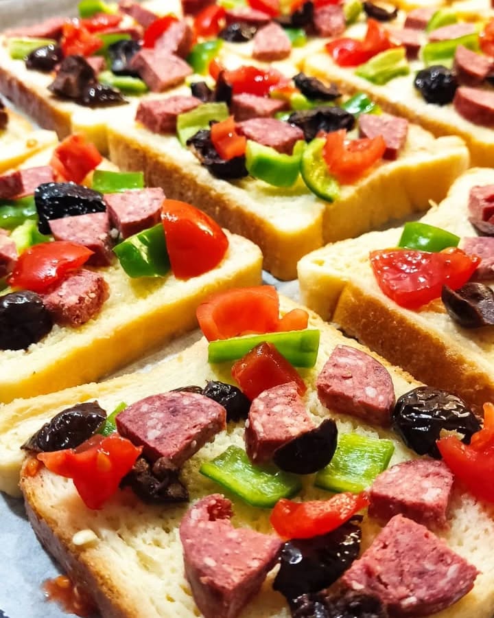 Tost Ekmeğinden Pratik Pizza Tarifi