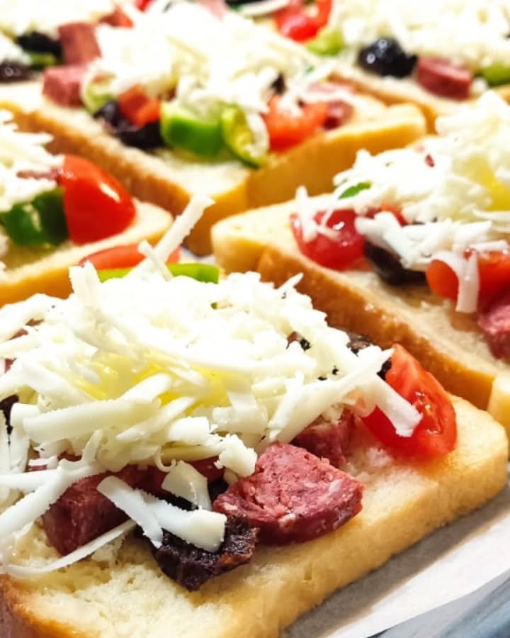 Tost Ekmeğinden Pratik Pizza Tarifi