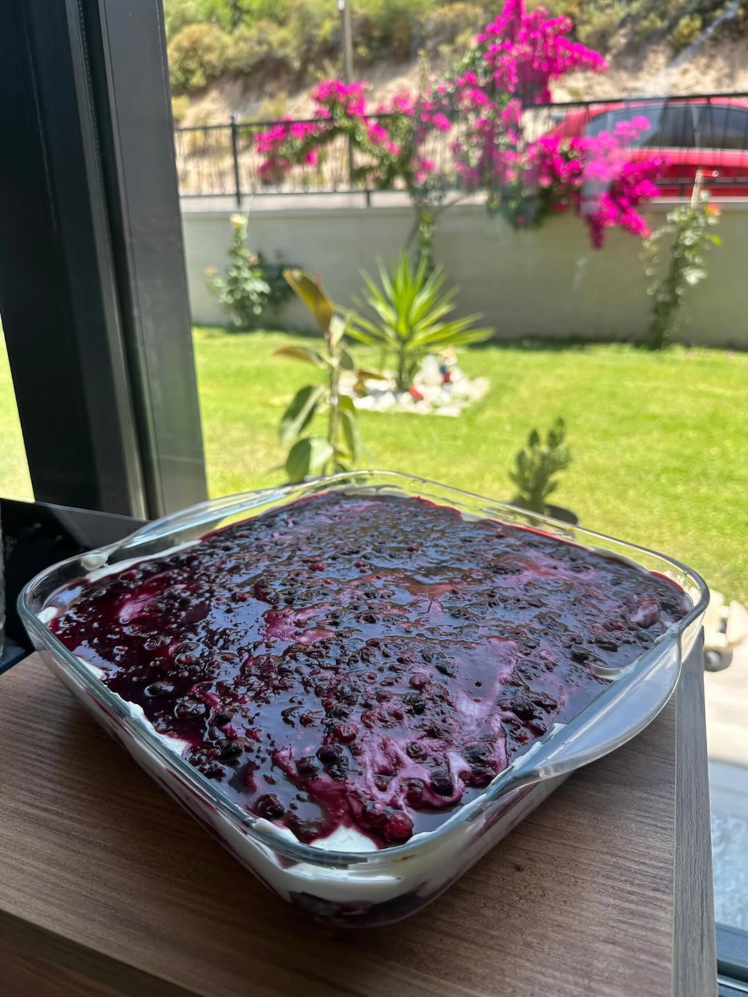 Beyaz Çikolatalı Orman Meyveli Tiramisu Tarifi
