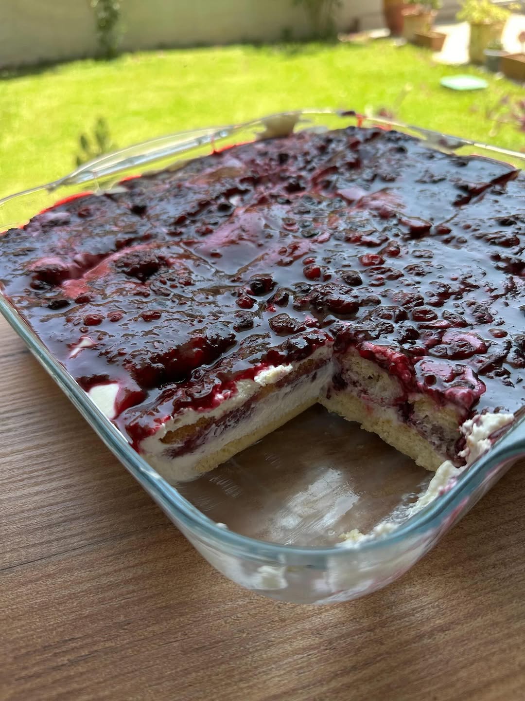 Beyaz Çikolatalı Orman Meyveli Tiramisu Tarifi