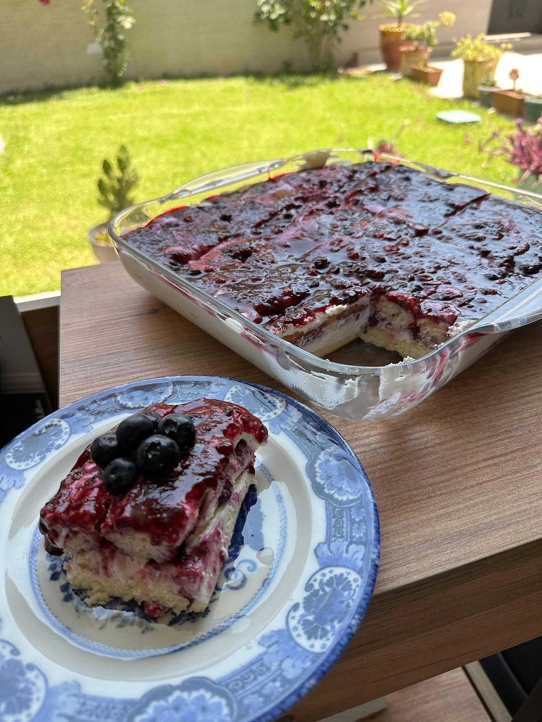 Beyaz Çikolatalı Orman Meyveli Tiramisu Tarifi