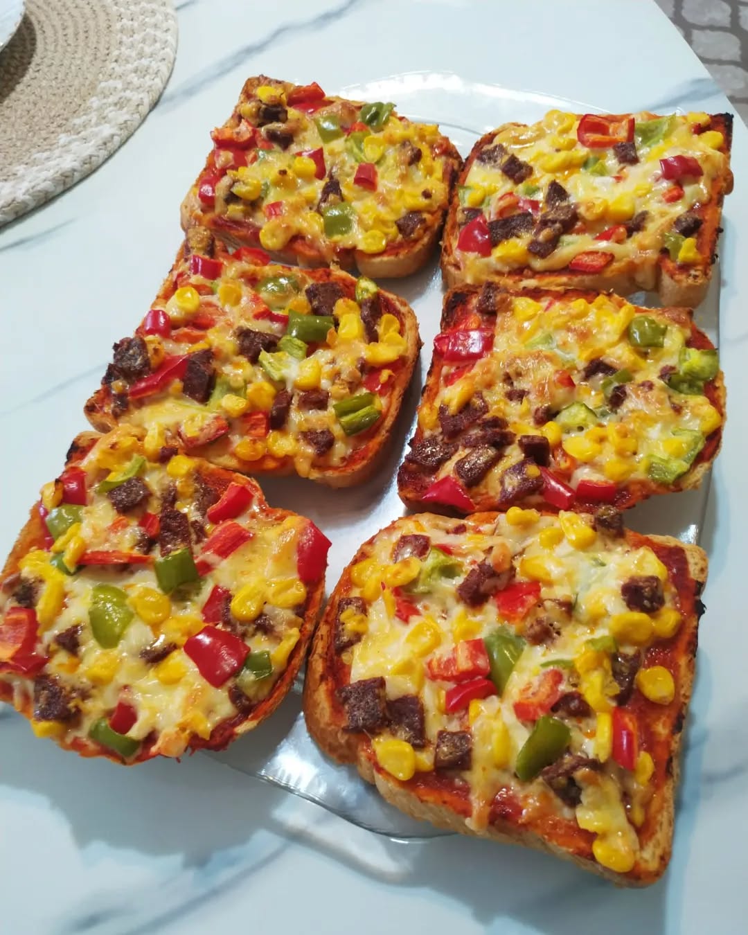 Bayet Ekmek Pizzası Tarifi