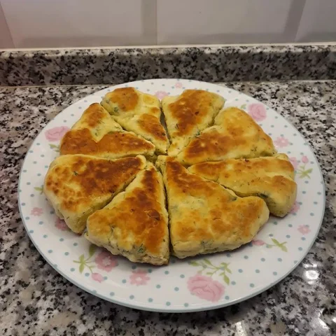 Kahvaltılık Yufkasız Tava Böreği Tarifi