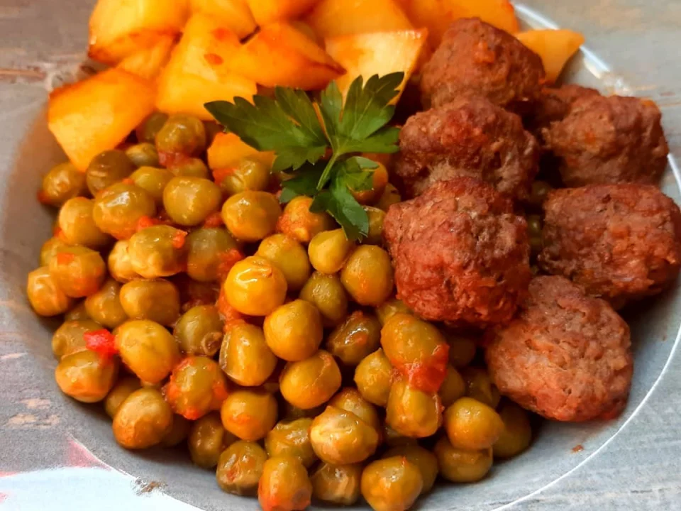 Bezelyeli Patatesli Köfte Yemeği Tarifi