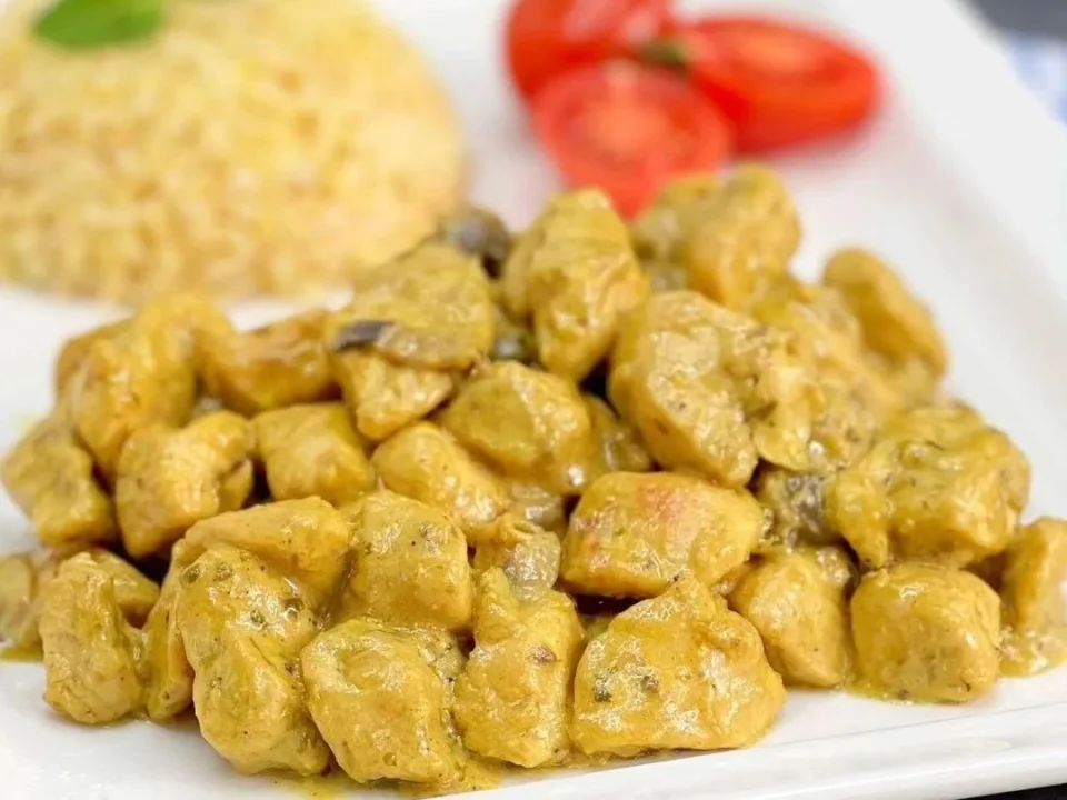 Köri Soslu Mantarlı Tavuk Tarifi