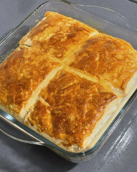 Kıymalı Garnitürlü Milföy Börek Tarifi
