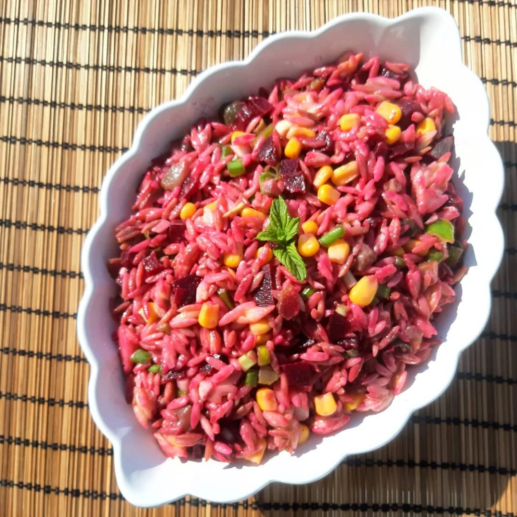 Pembe Arpa Şehriye Salatası Tarifi