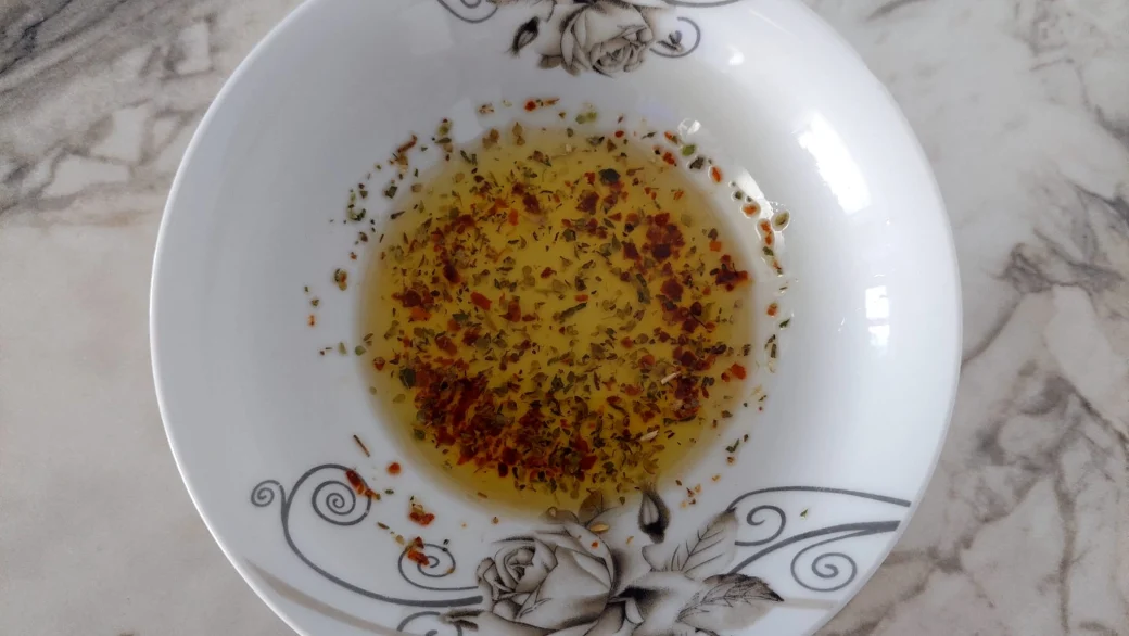 Zeytinyağı Pul Biber Kekik Zerdeçal Limon Tarifi