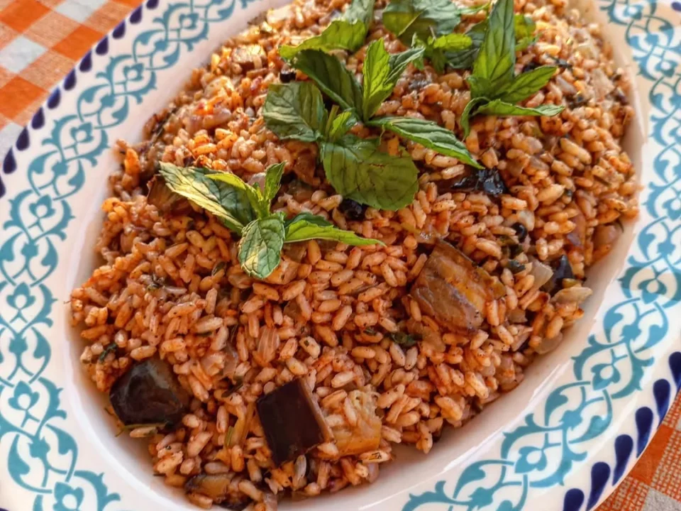 Zeytinyağlı Patlıcanlı Pilavı Tarifi