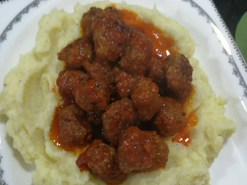 Patates Yatağında Misket Köfte Tarifi