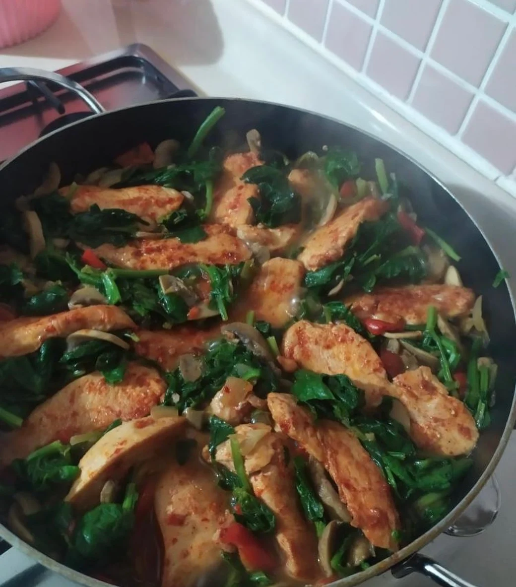 Ispanaklı Mantarlı Krema Soslu Tavuk Tarifi